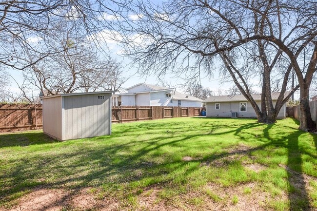 Building Photo - 1404 Vargas Rd