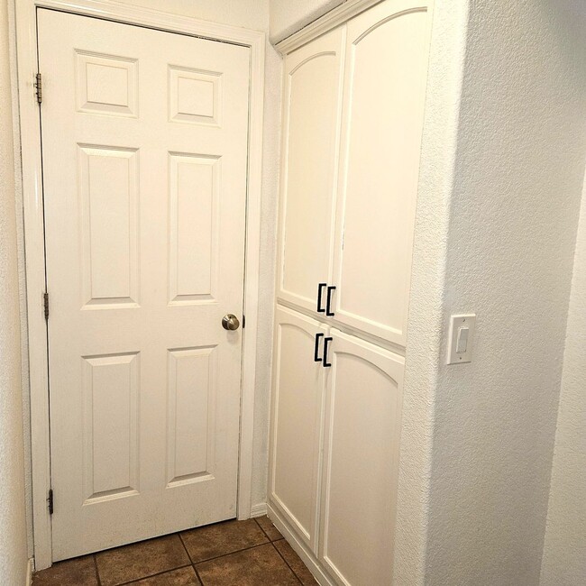 Building Photo - Golf Course Rental Property!