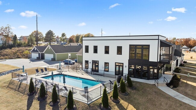 Building Photo - 1023 NE Hts Ln