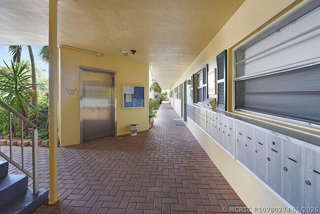 Building Photo - 1400 NE 57th Ct