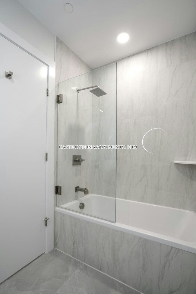 Building Photo - 194 Sumner St