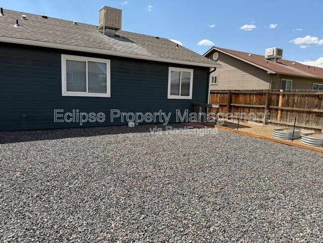 Building Photo - 464 Tara Dr