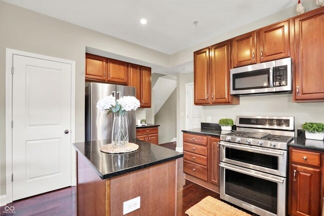 Building Photo - 529 E New York St