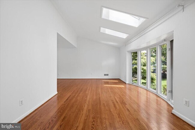 Building Photo - 9202 Wilmett Ct