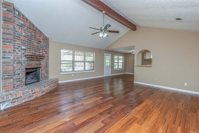 Building Photo - 16778 Glen Eagle Dr N