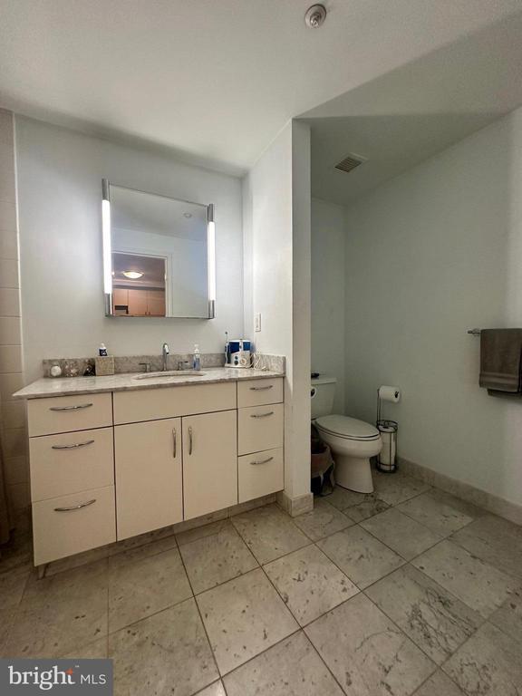 Building Photo - 219 S 18th St