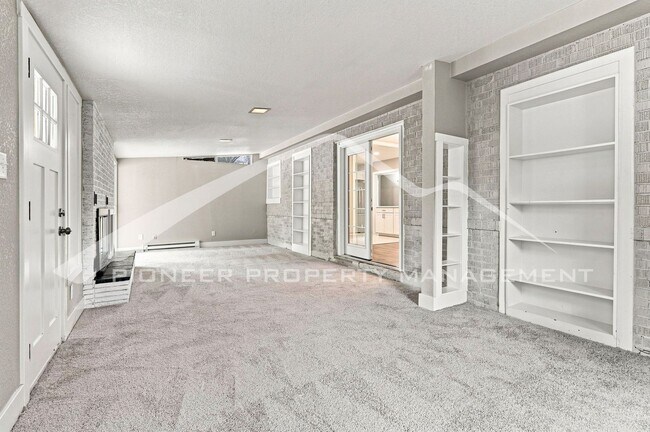 Building Photo - 1235 Scranton St