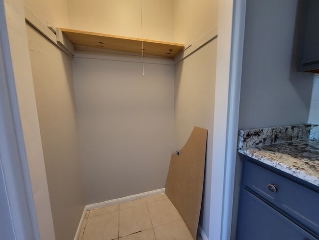 Building Photo - 8701 S Clyde Ave