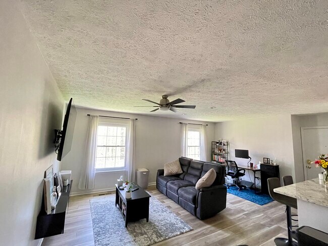 Building Photo - 7010 Carriage Hill Dr