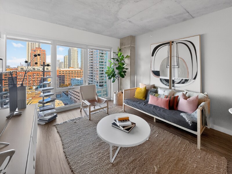 Building Photo - 167 N Desplaines St