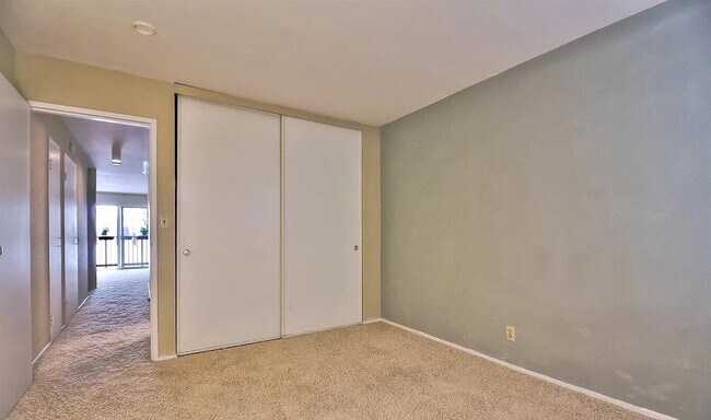 Building Photo - Charming 1-Bed San Francisco Retreat with Fireplace & Granite Finishes!
