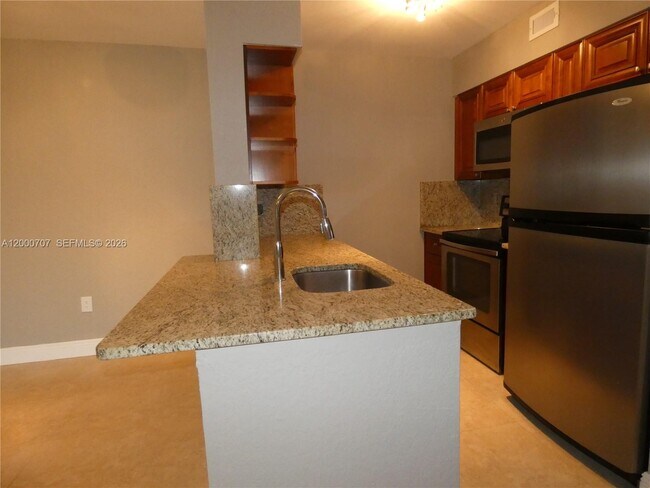 Building Photo - 2841 N Oakland Forest Dr