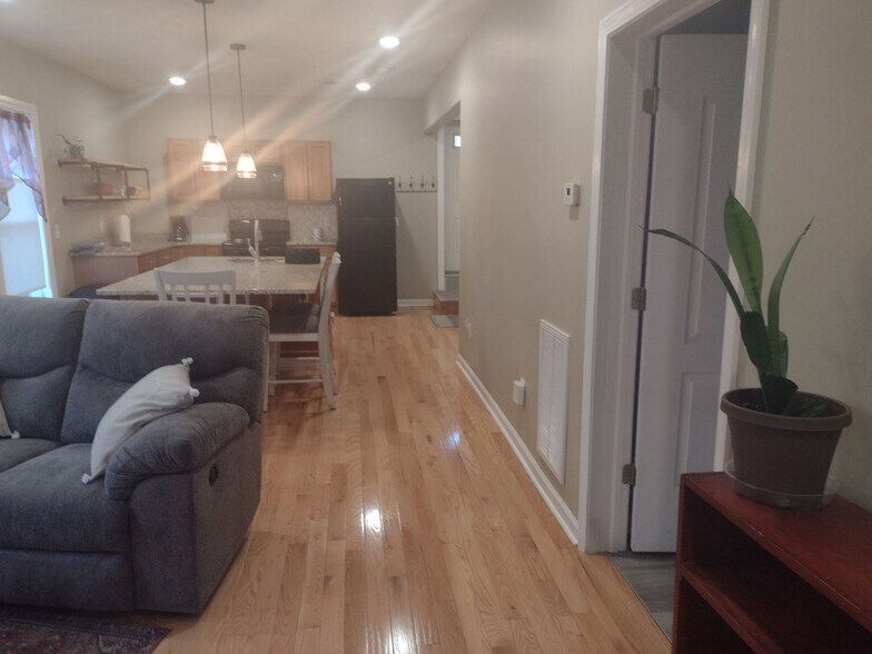 Building Photo - 49 S Main St