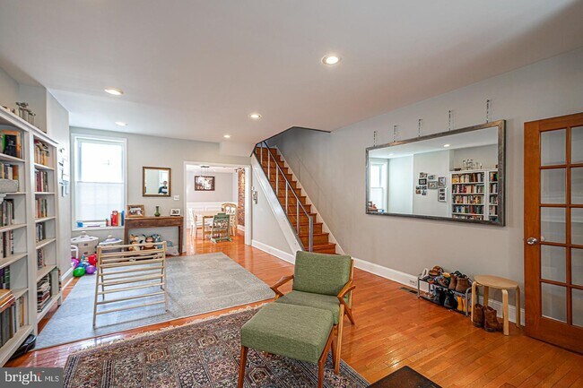 Building Photo - 2035 Carpenter St