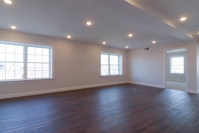 Building Photo - 4 Montvale Ave