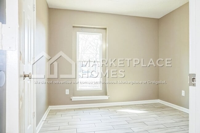 Building Photo - 5800 Laurie Dr