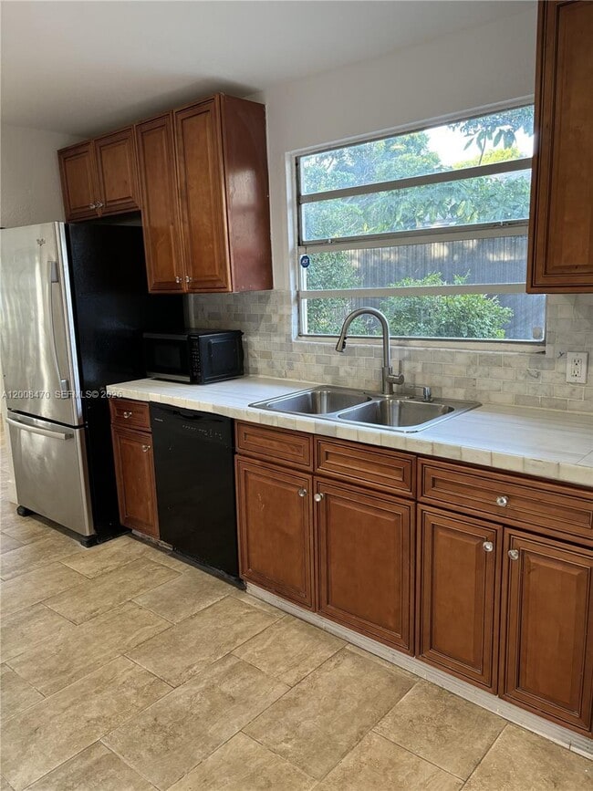 Building Photo - 1416 SW 33rd Ct
