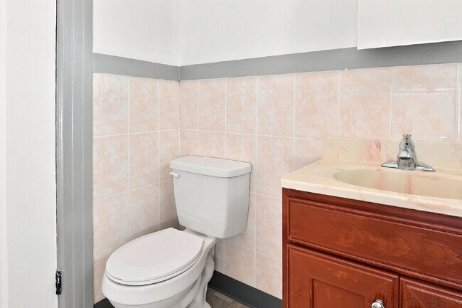 Building Photo - "Charming 2-Bedroom in Vibrant San Francisco!"