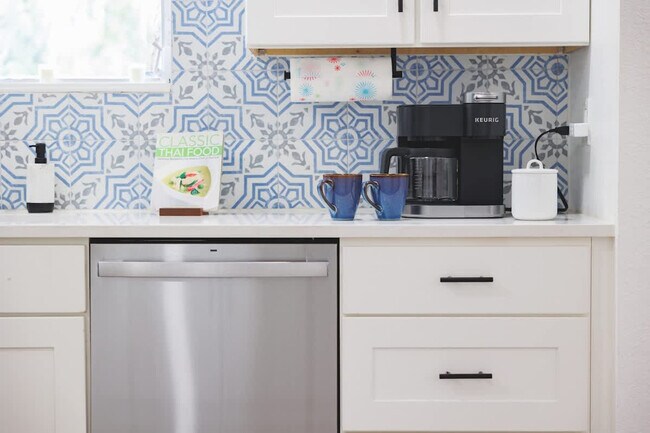 Building Photo - 1271 Woodlawn St