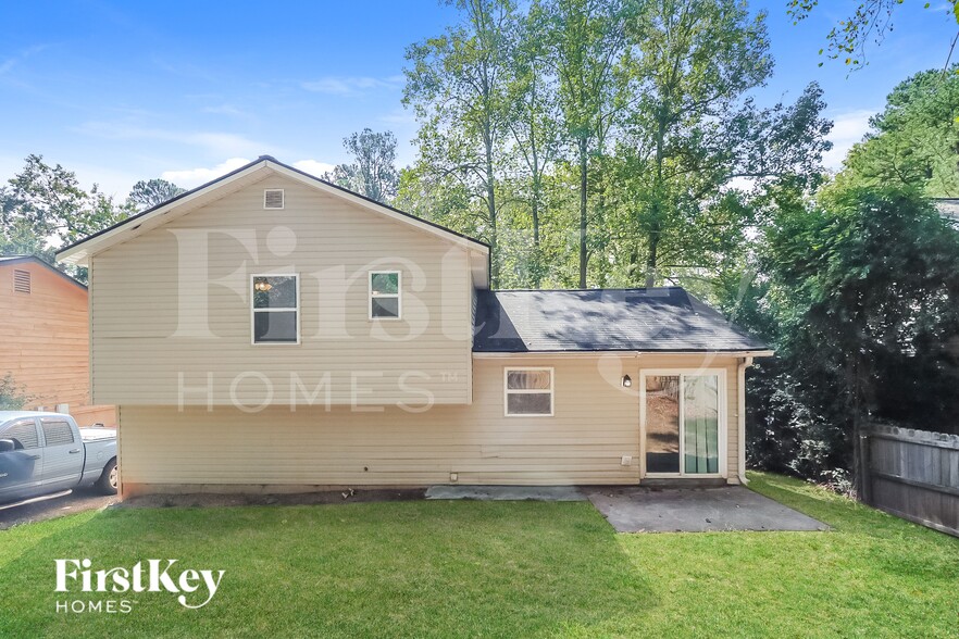 Building Photo - 680 Springhollow Ln SW