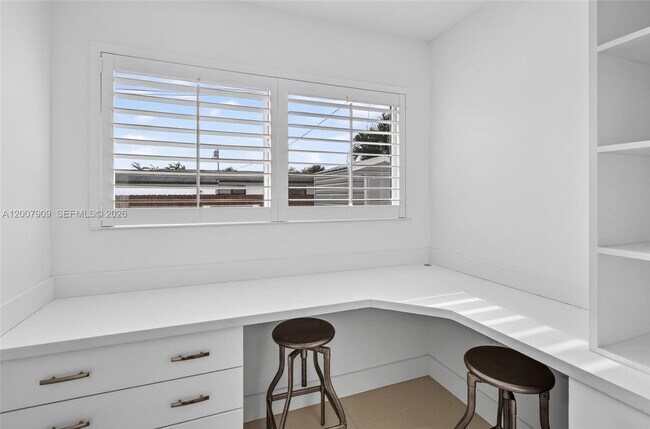 Building Photo - 4865 SW 94th Ave