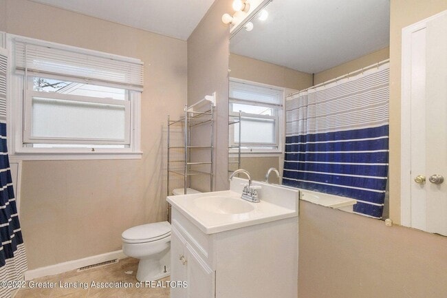 Building Photo - 858 E Greenlawn Ave