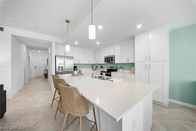 Building Photo - 15345 Grn Acrs Ave