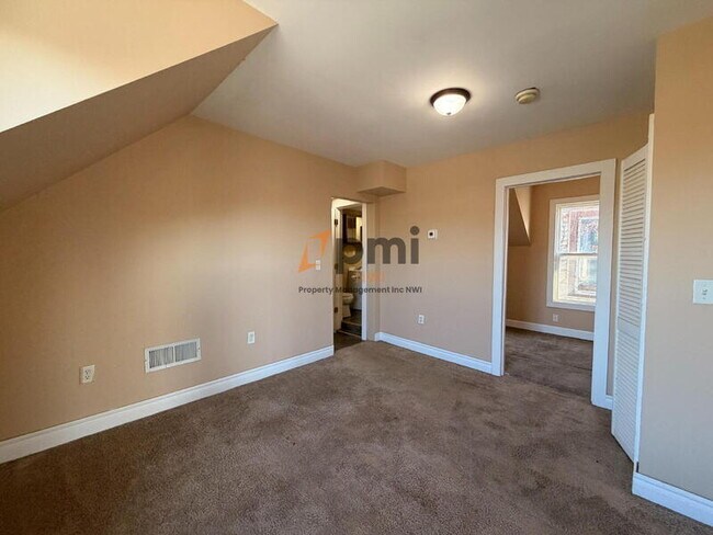 Building Photo - 1110 1/2 Elston Street