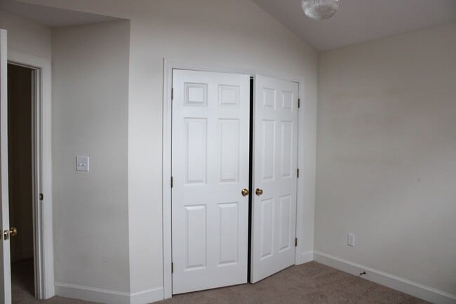 Building Photo - 4400 Dewfield Dr N