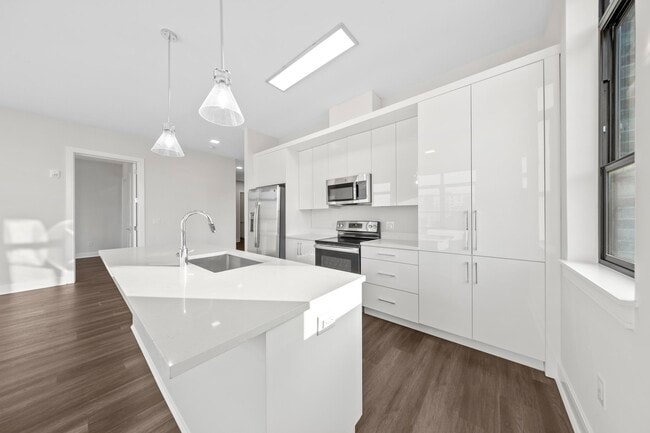 Building Photo - 121 34th St