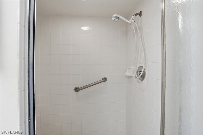 Building Photo - 2460 Old Groves Rd