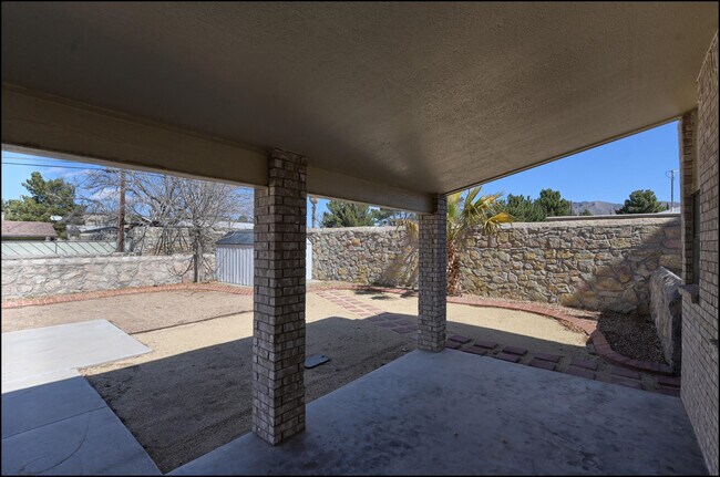 Building Photo - 695 Bluff Canyon Cir
