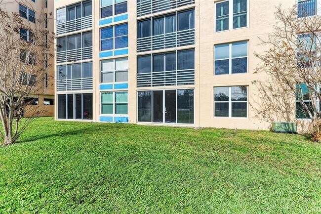 Building Photo - 4480 Fairways Blvd