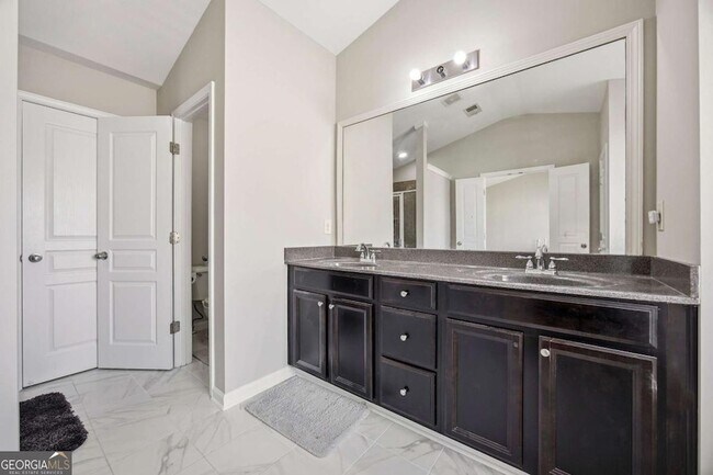 Building Photo - 2605 Runnymede Ct