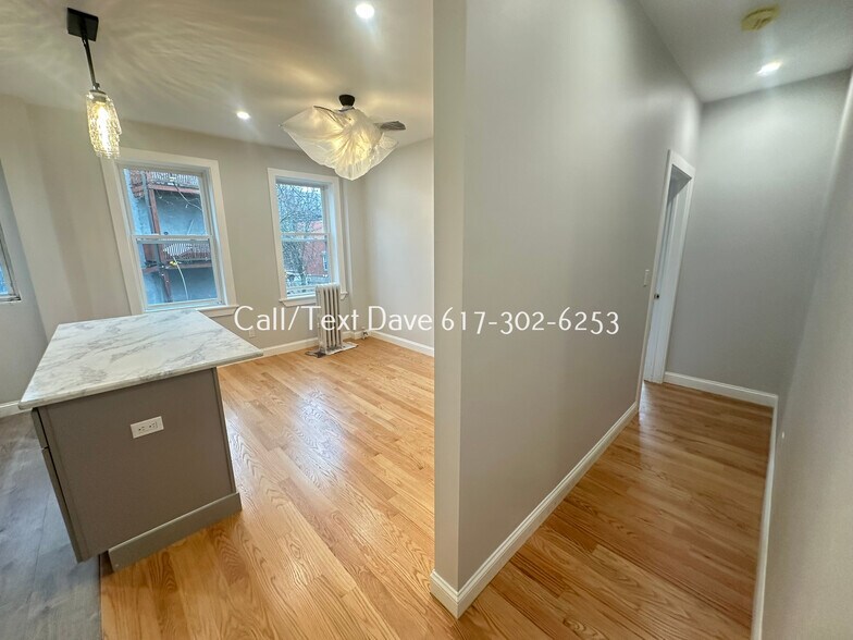 Building Photo - 4 Carol Ave