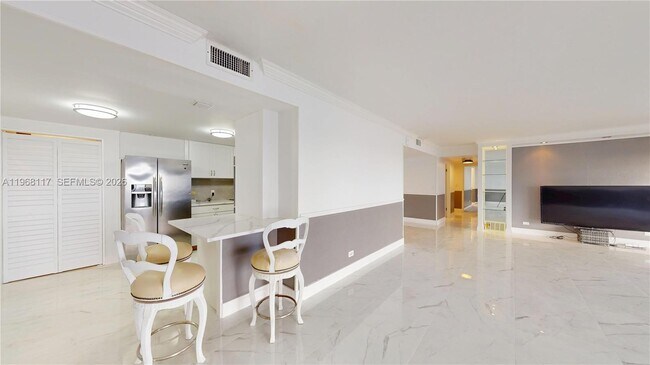 Building Photo - 1800 NE 114th St