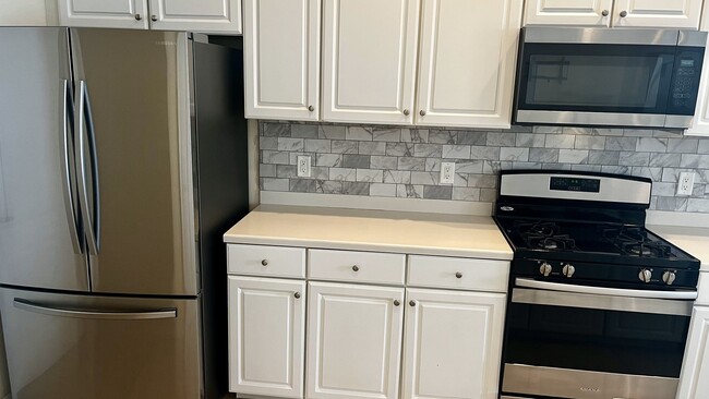 Building Photo - 4726 Claremont Park Dr