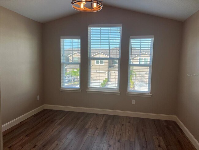 Building Photo - 5531 Pleasantview Ct