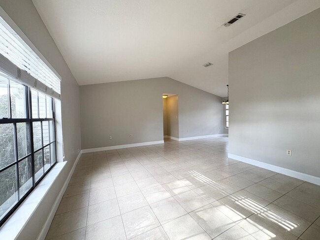 Building Photo - Carpet Free ~ 4 BR Home in Oviedo ~ Top Rated Schools