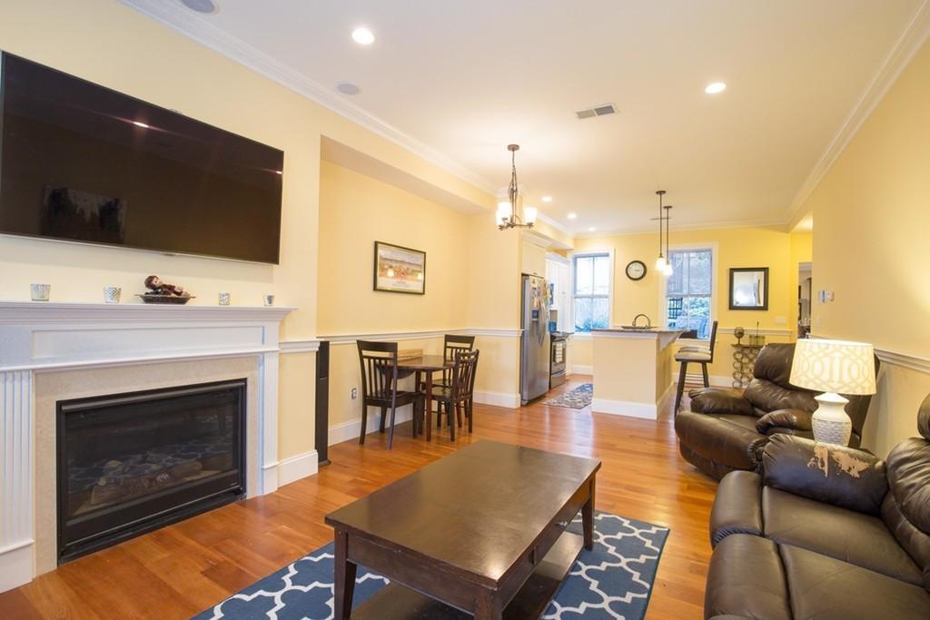 Building Photo - 8 Gates St