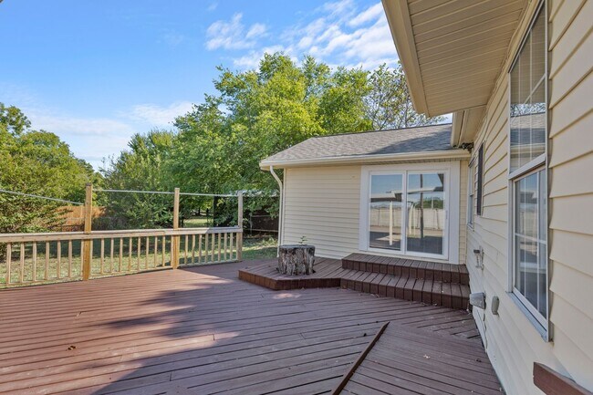 Building Photo - Beautiful & Unique Rental Home Spacious, C...