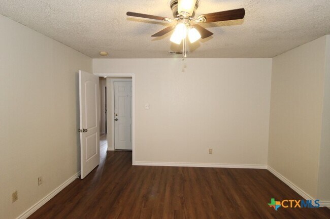 Building Photo - 2625 Phyllis Dr