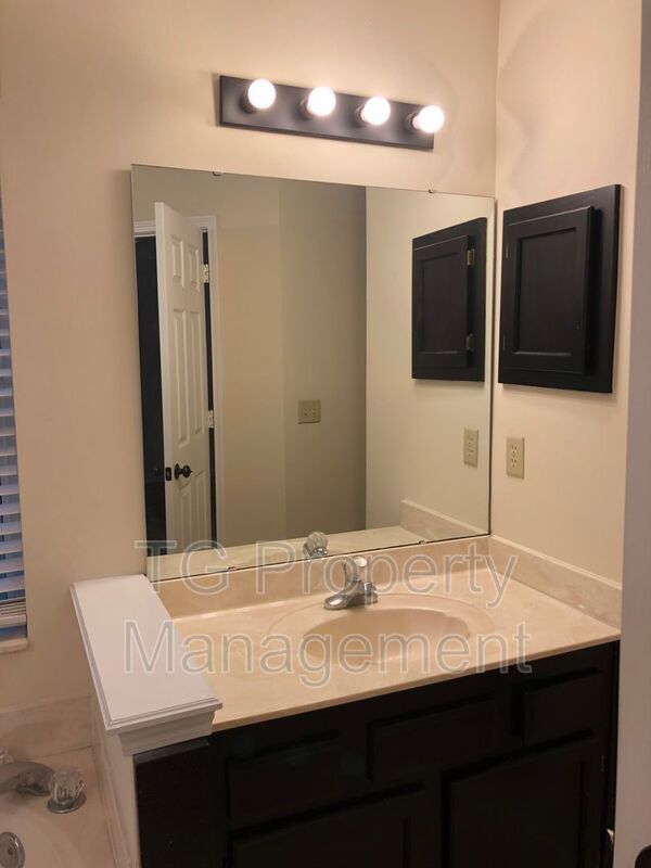 Building Photo - 12910 Forest Glen Ct S
