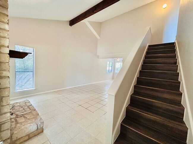 Building Photo - 7001 Winedale Dr