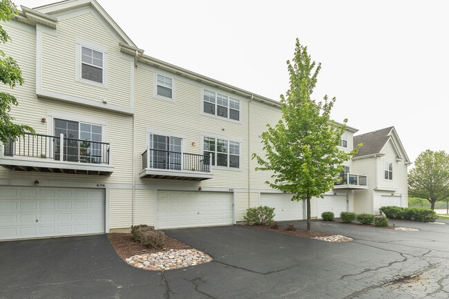 Building Photo - 660 Grosvenor Ln