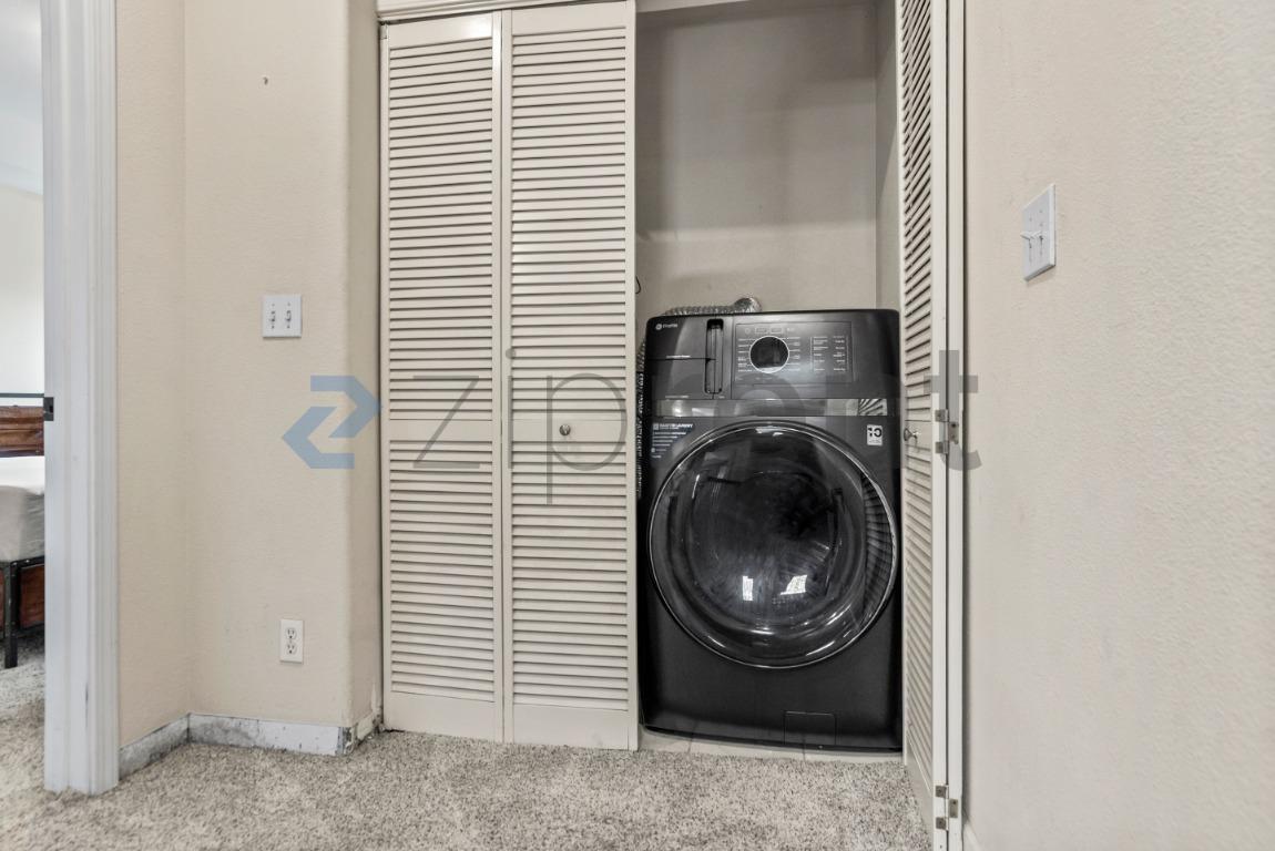 Building Photo - Unit 9
