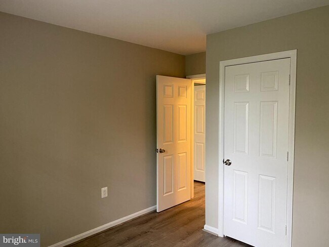 Building Photo - 9949 Grapewood Ct