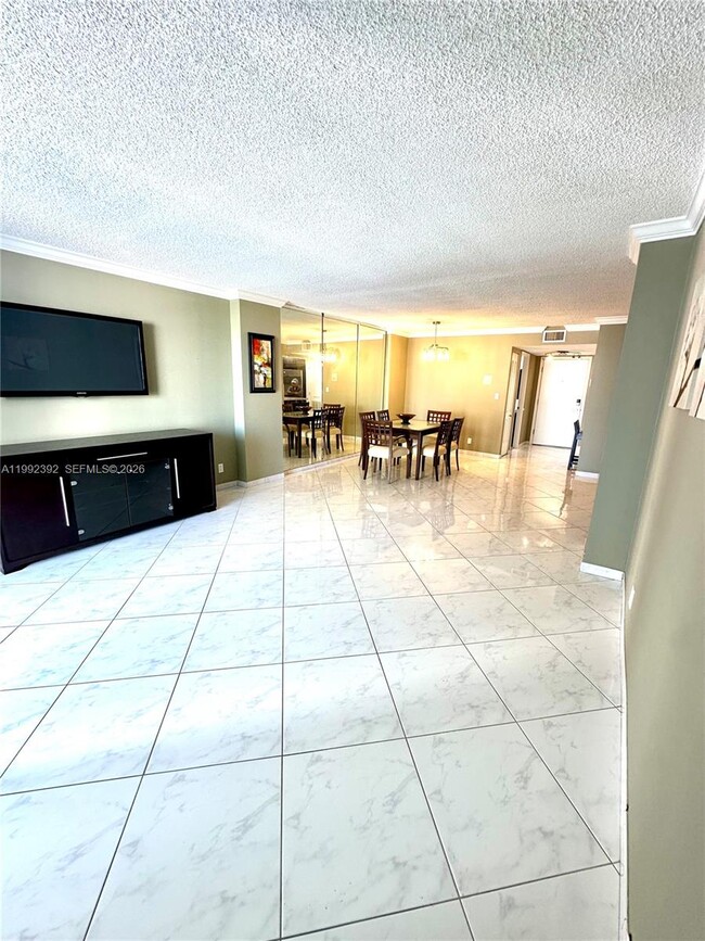 Building Photo - 1904 S Ocean Dr