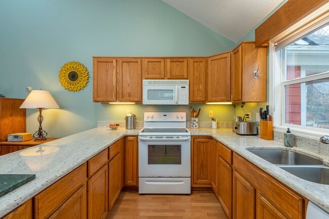 Building Photo - West Asheville Rental! Co-housing Development