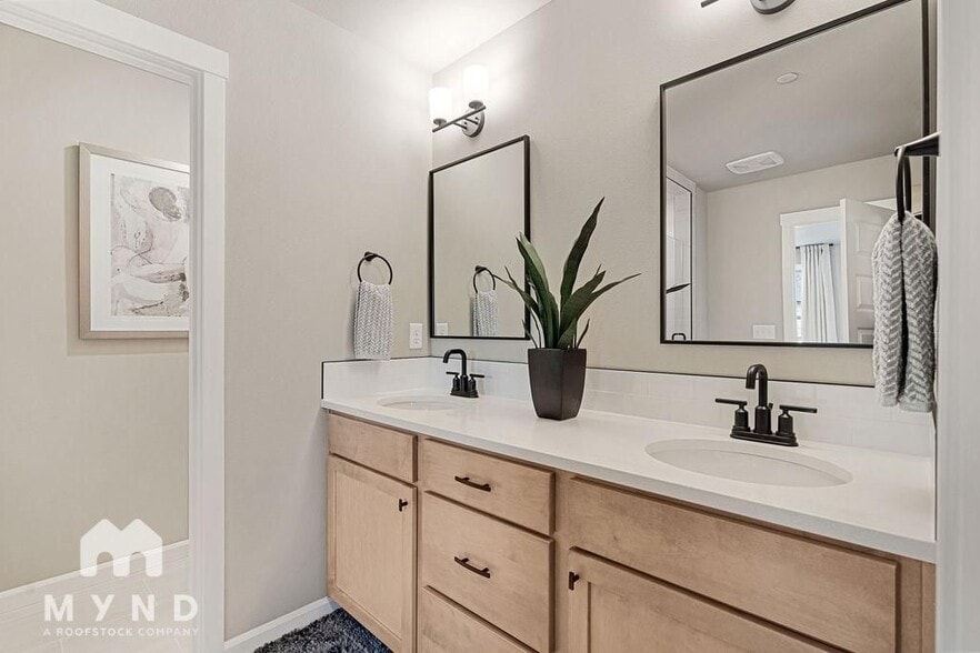 Building Photo - 6930 NE 131st Way